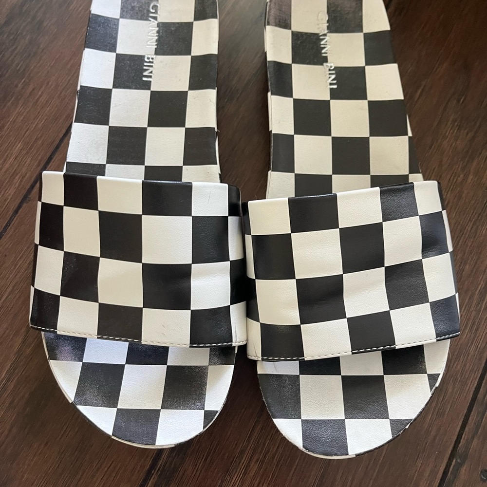 Gianni Bini checkered slides size 8M